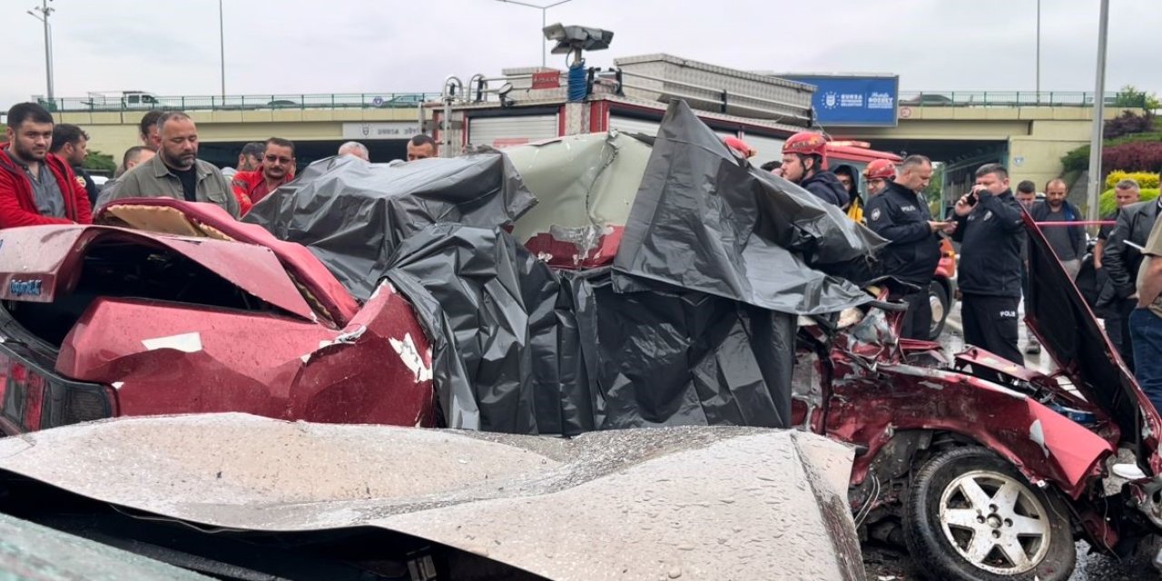 Yağmurda kontrolden çıkan Tofaş, ters şeride girdi : 2 ölü 1 yaralı
