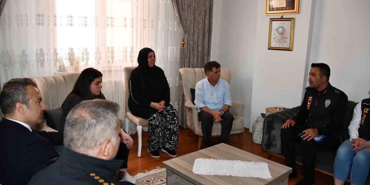 Vali Çiçek, Polhane Projesi Kapsamında Hane Ziyaretine Katıldı