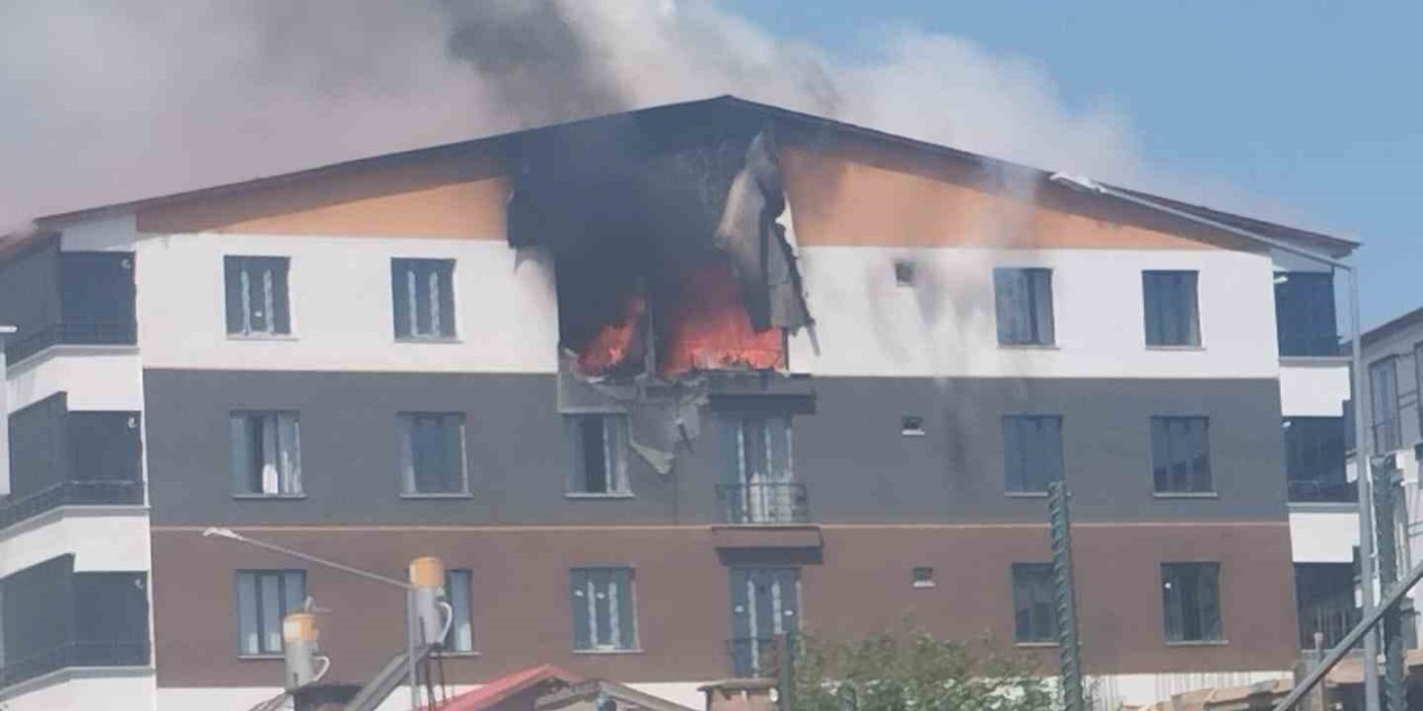 Tatvan’da Şiddetli Patlama: Alevler Daireyi Sardı