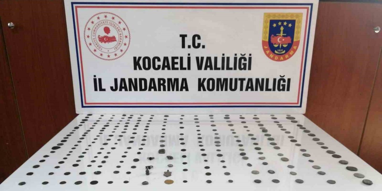 Tarihi Eser Kaçakçılığı Operasyonu: 252 Sikke Ve Objeler Ele Geçirildi