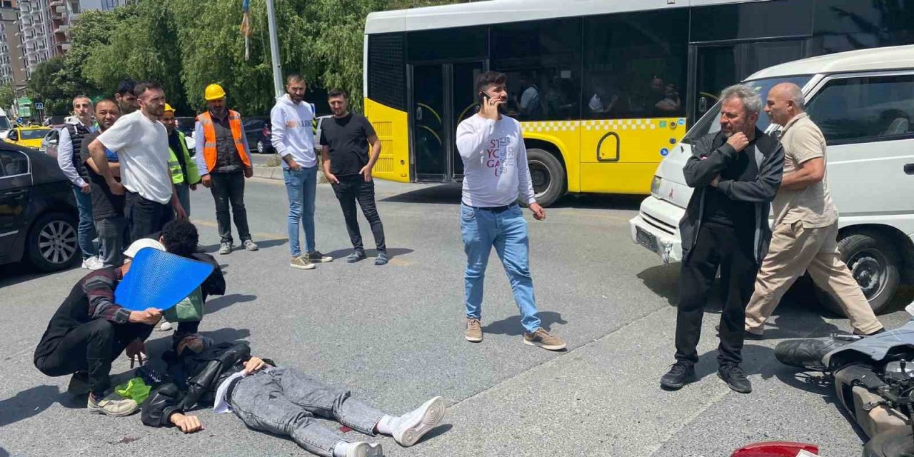 Kağıthane’de İlginç Kaza: Motosiklet Sürücüsü Çarptığı Aracın Arka Camından İçeriye Girdi