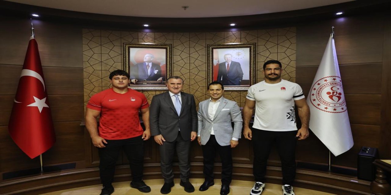 Gençlik Ve Spor Bakanı Bak, Şampiyon Güreşçileri Kabul Etti