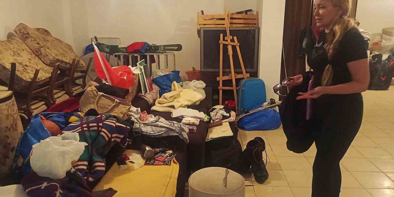 Rus Ev Sahibi, Kiracısını Çıkaramayınca Aynı Binanın Deposunda Yaşamaya Başladı