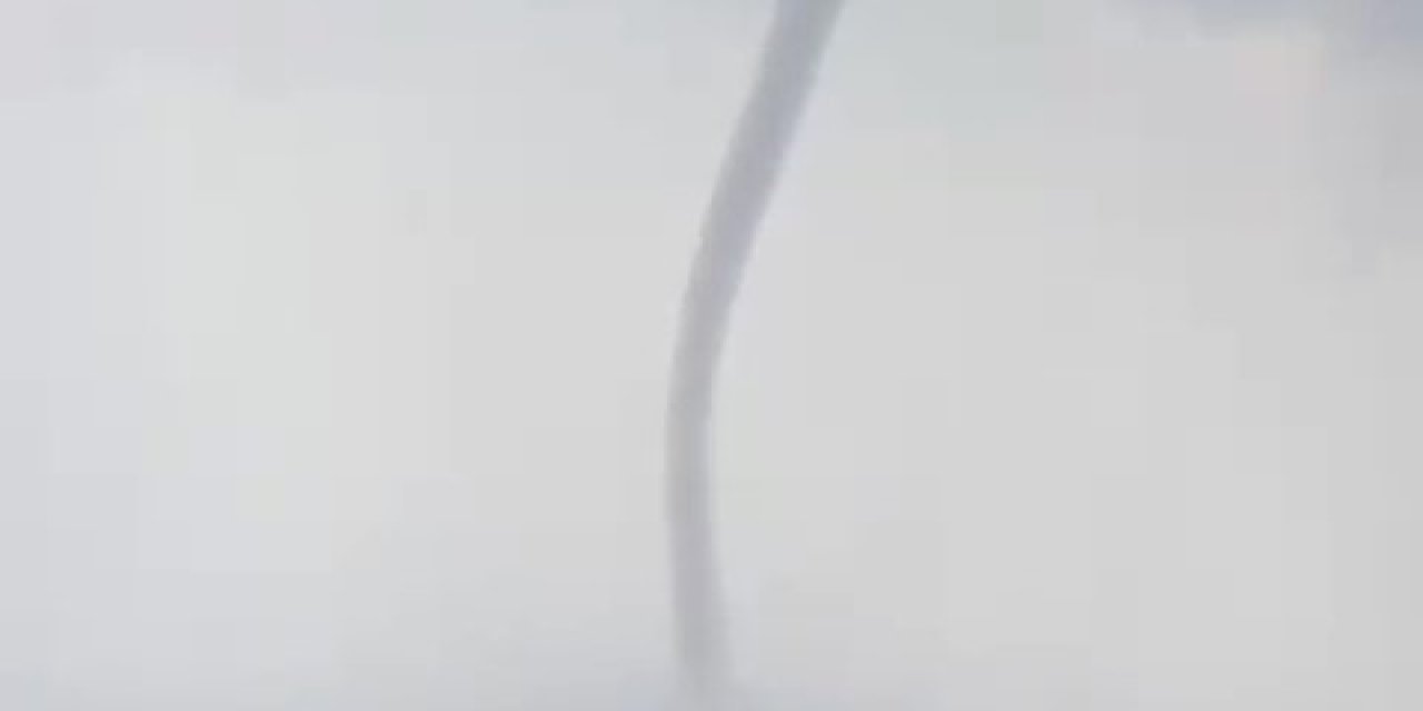 Akdeniz’de Oluşan Hortum Cep Telefonuyla Görüntülendi