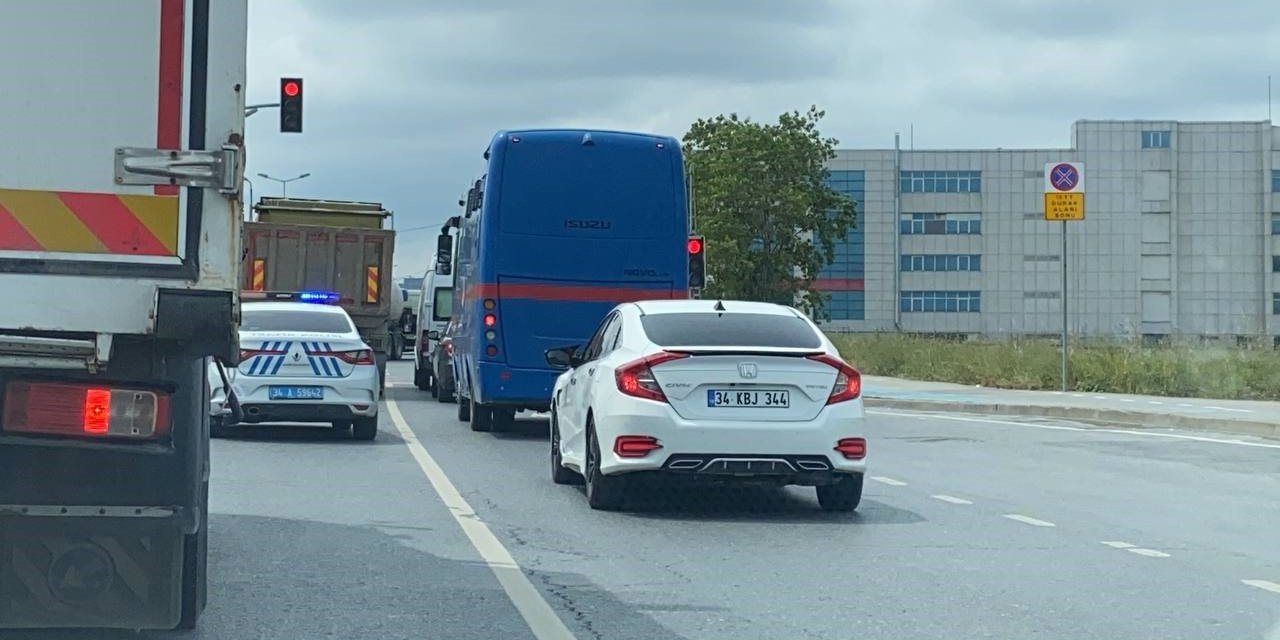 Seçil Erzan’ı Duruşmaya Götüren Cezaevi Aracı Kaza Yaptı