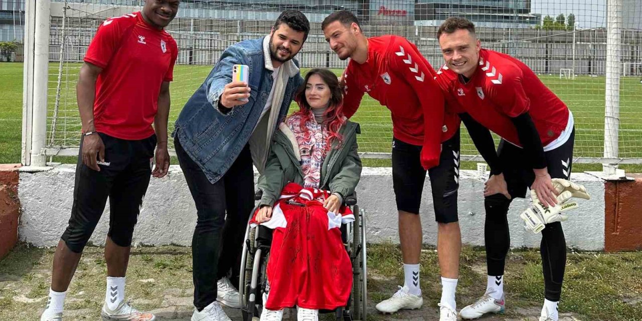 ’dünyanın Ve Türkiye’nin En Güzel Kızı’ Samsunsporlu