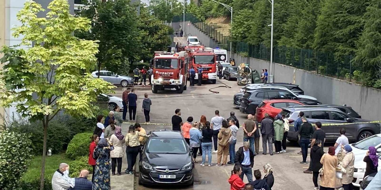 16 Katlı Binada Yangın Paniği