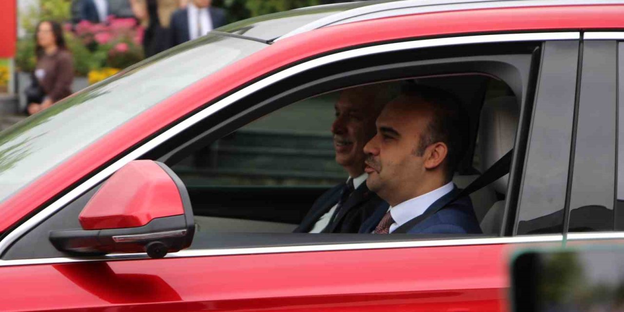 Bakan Kacır: “Akıncı 1,5 Saate Yakın Bir Zaman İçerisinde İran’da Düşen Helikopterin Lokasyonunu Tespit Etti”