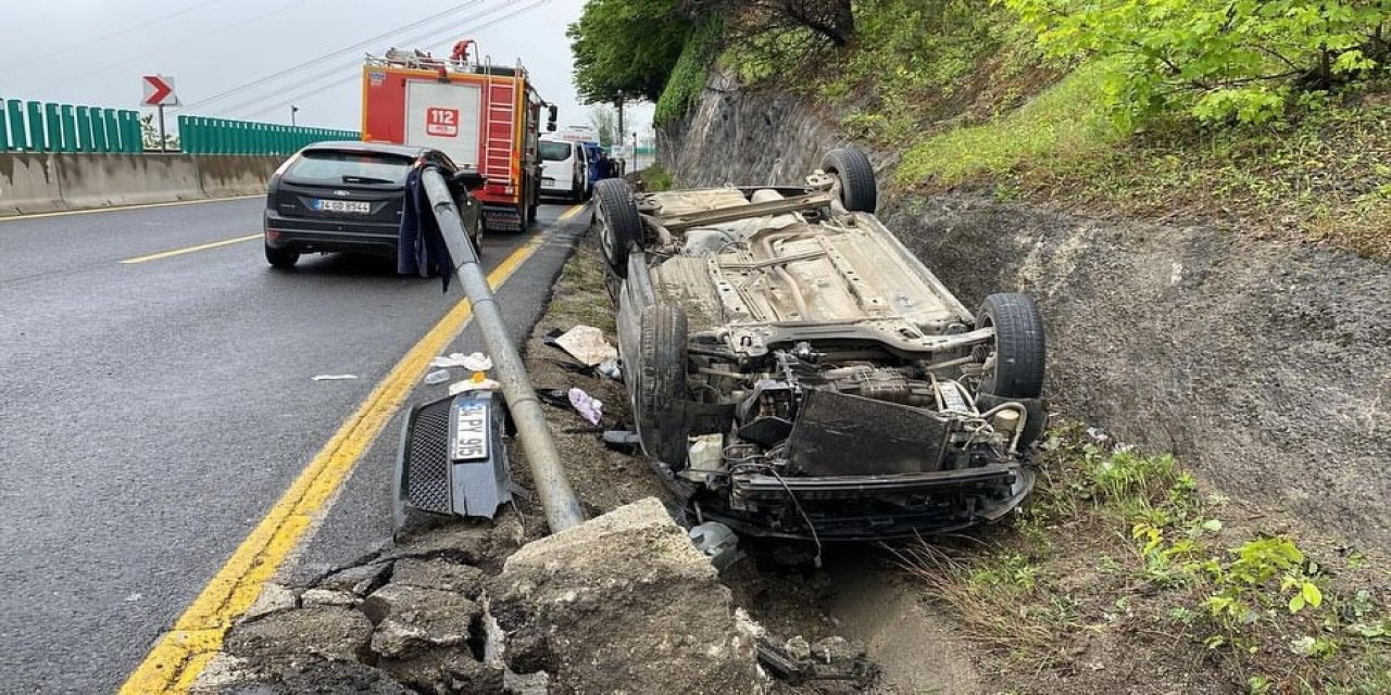 Virajı Alamayan Otomobil Ters Döndü