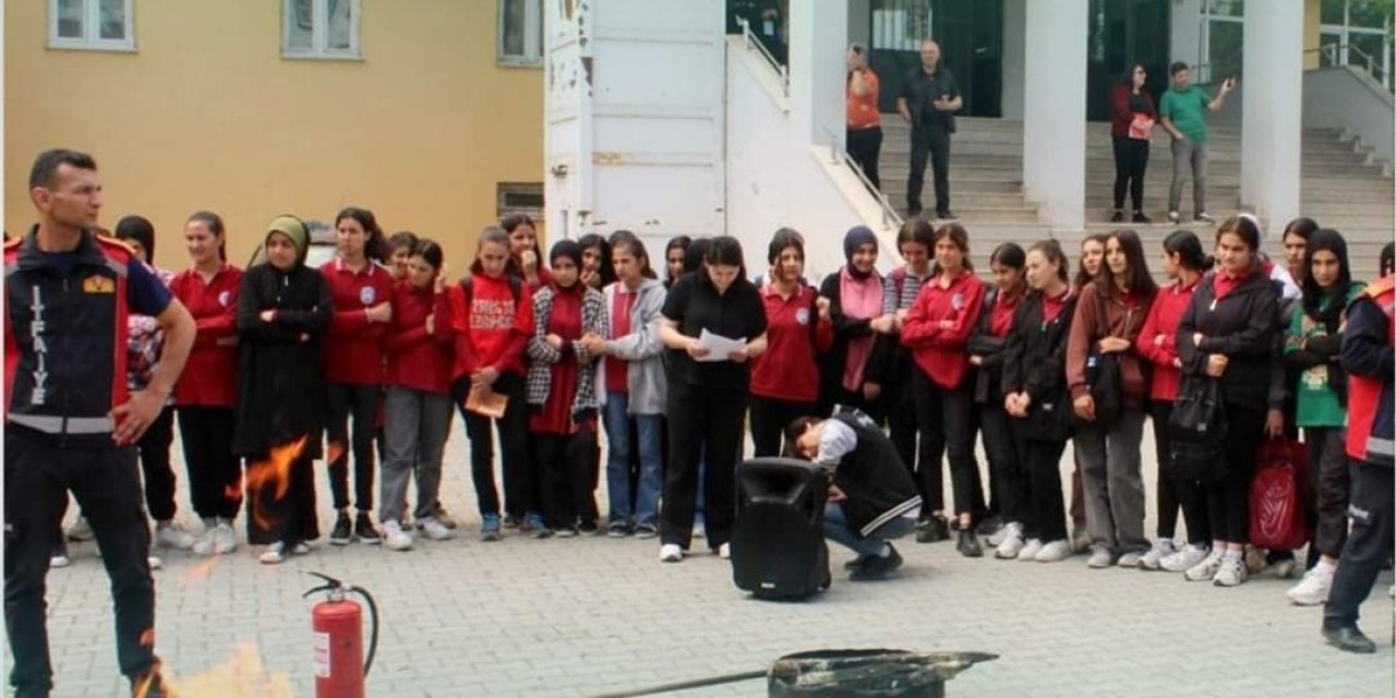 Iğdır’da Lise Öğrencilerine Yangın Tatbikatı Eğitimi