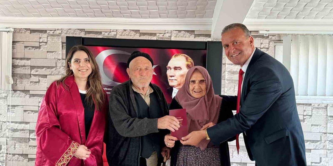 60 Yıl Sonra Resmi Nikah Kıydılar