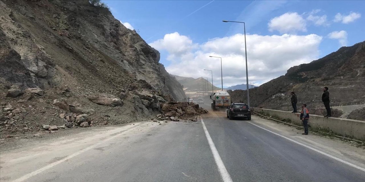 Artvin-Erzurum kara yolu tek şeritten kontrollü ulaşıma açıldı