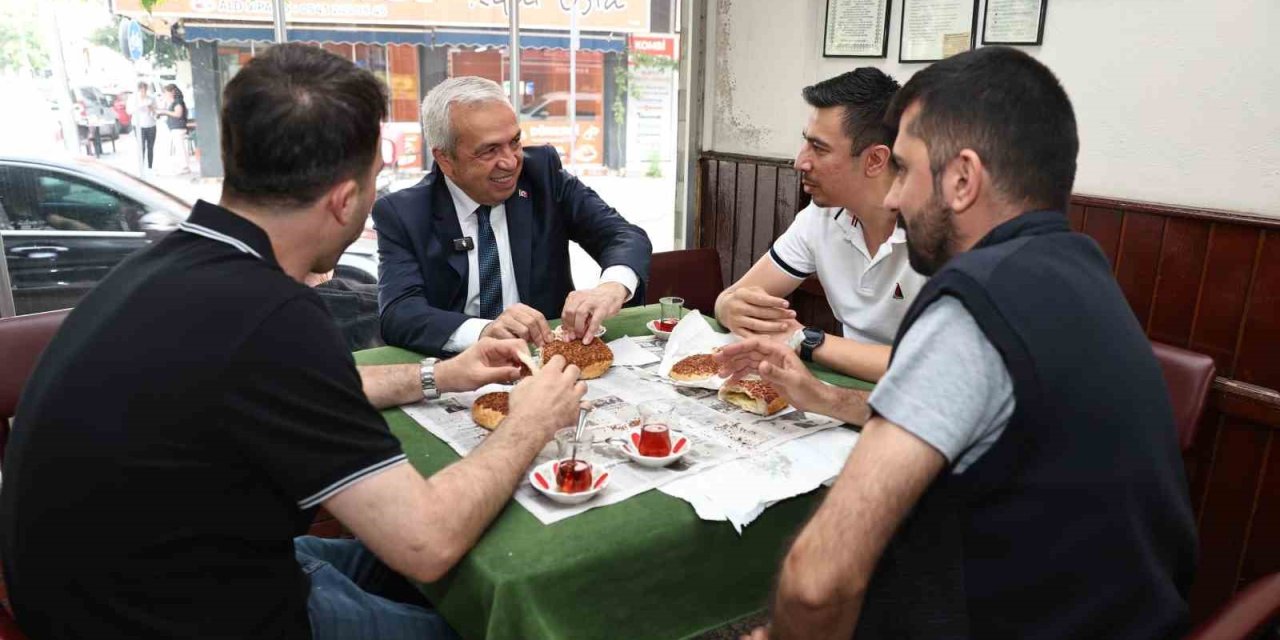 Simitler Başkan’dan Çaylar Vatandaştan