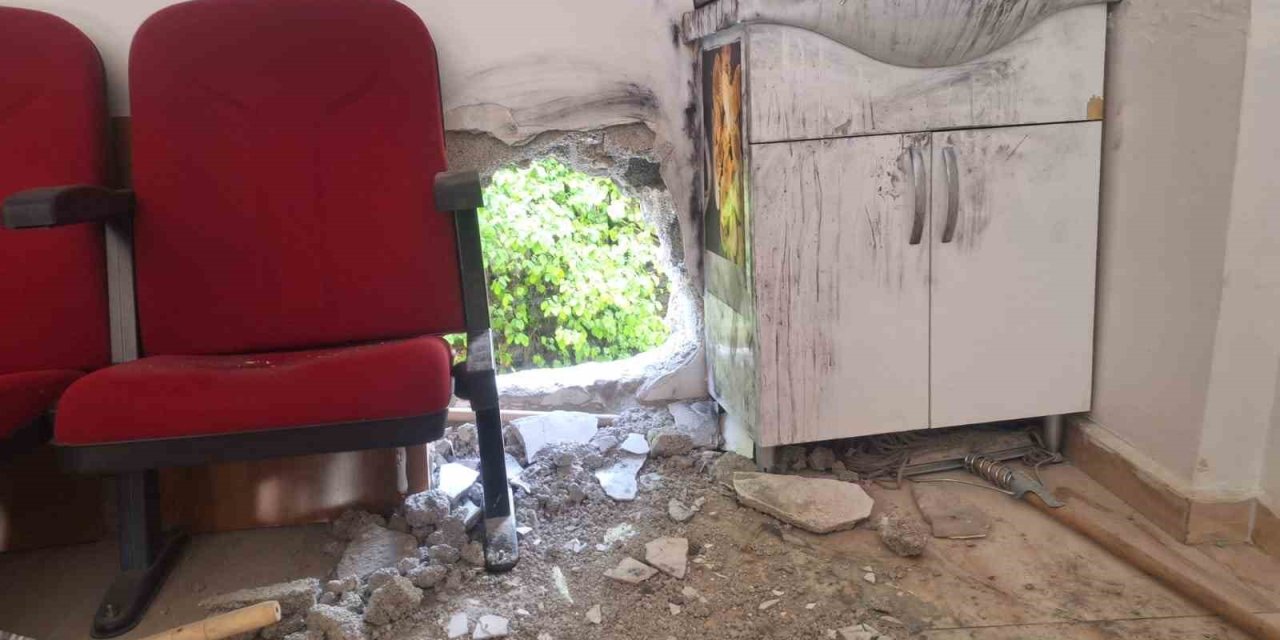 Duvarı Delip Kuyumcudan 3 Milyona Yakın Altın Ve Ziynet Eşyası Çaldılar