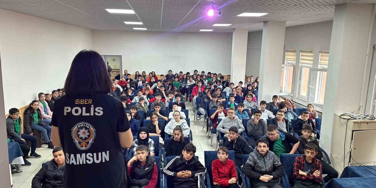 Siber Polisi, Öğrencileri Dijital Tehlikelere Karşı Bilgilendirdi