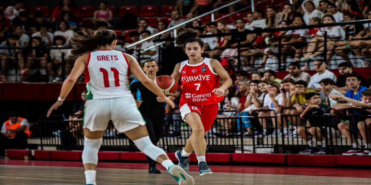 16 Yaş Altı Kız Basketbol Milli Takımı, Macaristan'a Mağlup Oldu