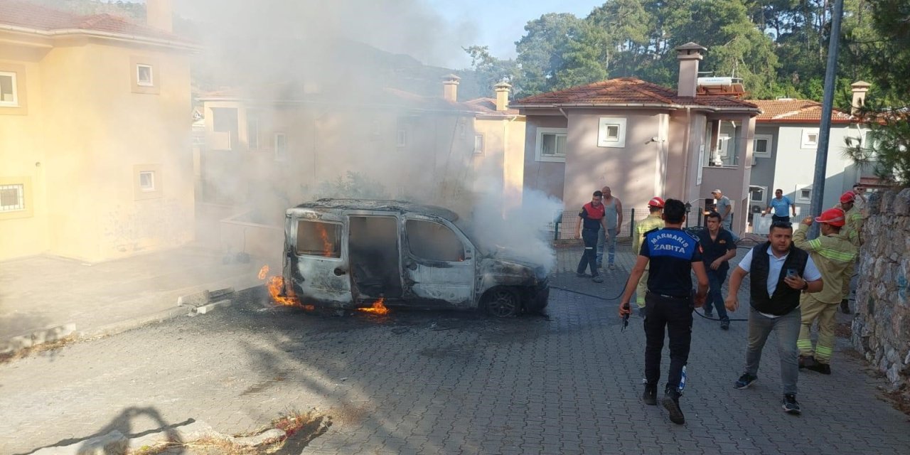 Marmaris’te Bir Şahıs Kendi Araçlarını Ve Evini Ateşe Verdi