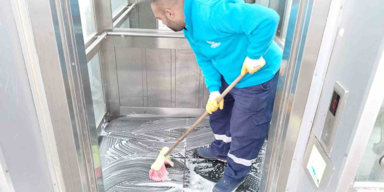 Bu Kadarı ’pes’ Dedirtti: Asansöre Tuvaletini Yaptı