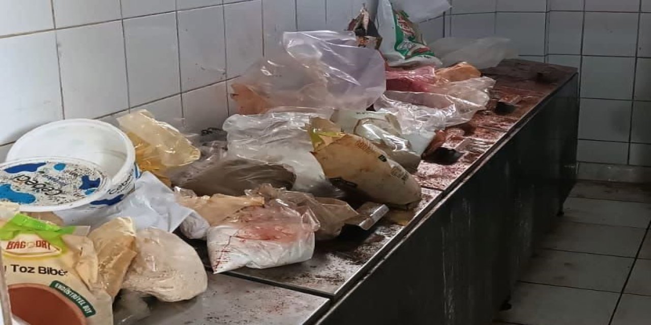 Altıntaş’ta Bozulmuş Ve Tarihi Geçmiş Gıdalar Ele Geçirildi
