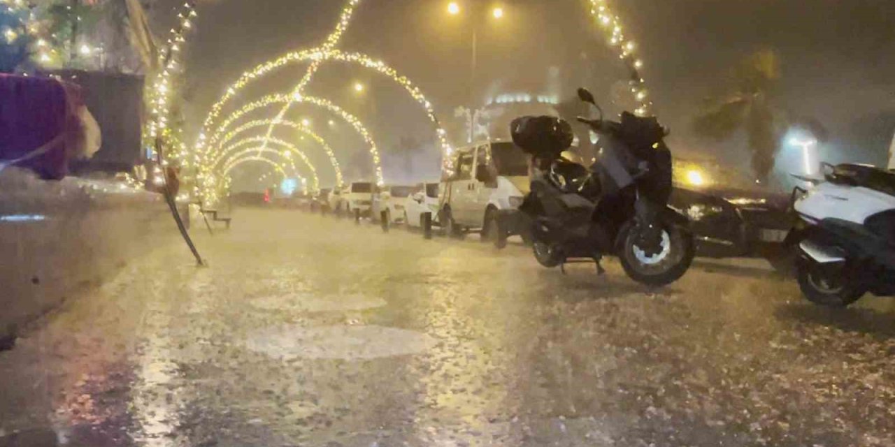 Meteorolojinin Turuncu Kodlu Uyarı Verdiği Hatay’da Kuvvetli Yağış Etkili Oldu