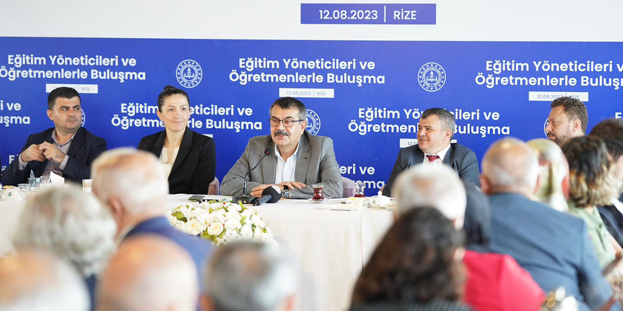 Milli Eğitim Bakanı Yusuf Tekin Rize’de eğitim yöneticileri ve öğretmenlerle buluştu