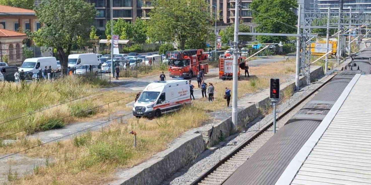 Marmaray İstasyonu’nda Dengesini Kaybeden Genç Raylara Düştü