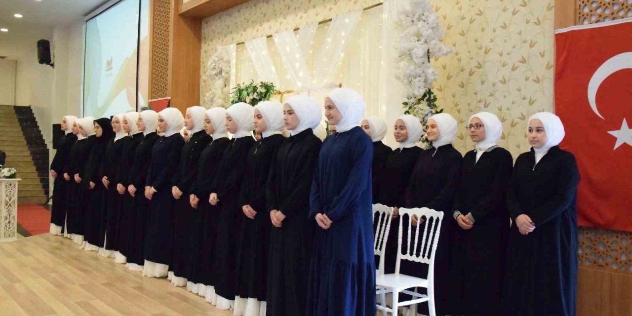 Karapınar’da Hafızlığı Tamamlayan Öğrencilere Tören Düzenlendi
