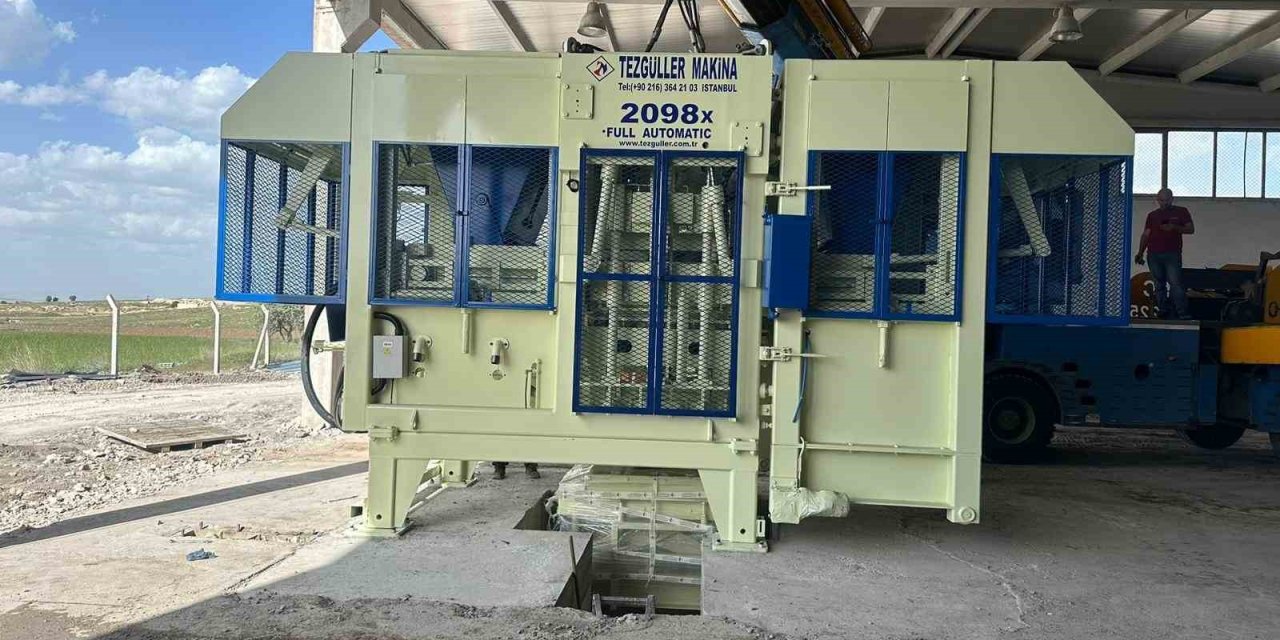 Büyükşehir’den 26 Milyon Tl’lik Beton Parke Taşı Makinesi