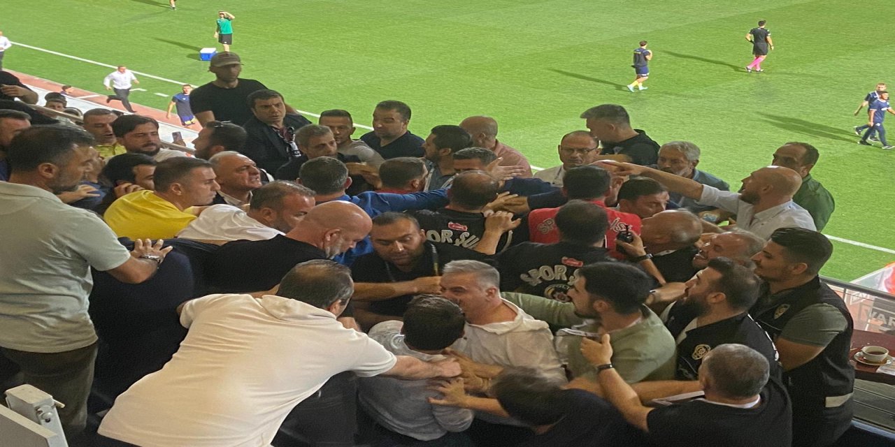 Kasımpaşa-mke Ankaragücü Maçının Ardından Protokol Tribünü Karıştı