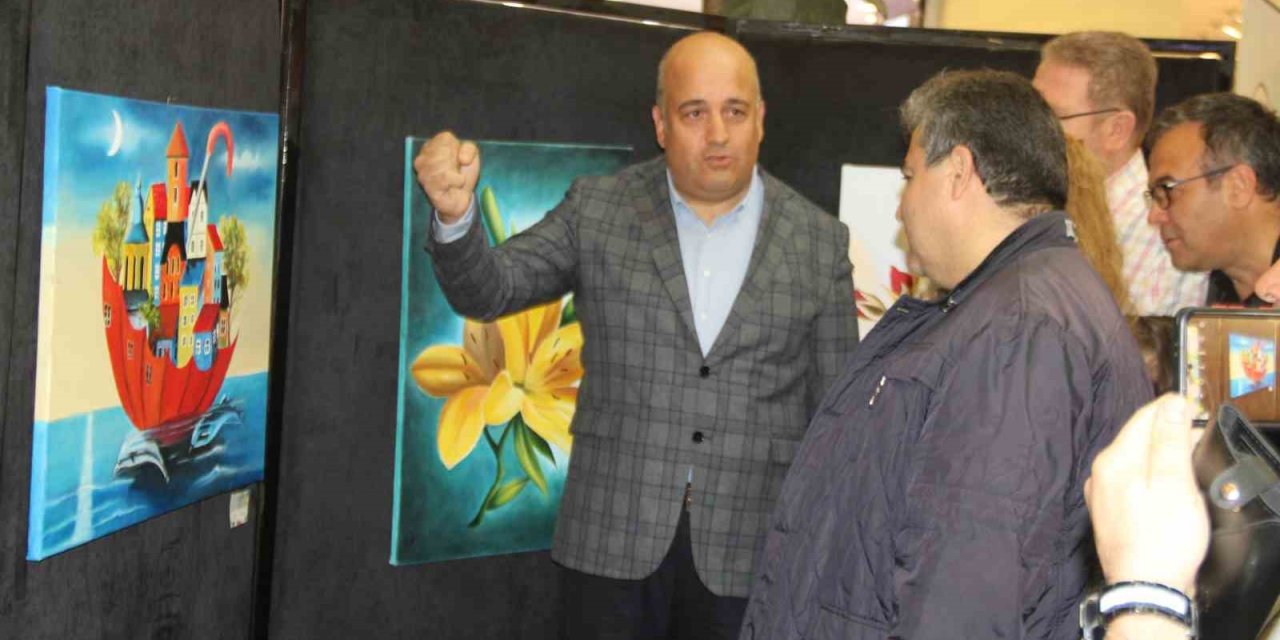 Sağlık Çalışanlarının El Emeği Yağlı Boya Eserleri Görücüye Çıktı