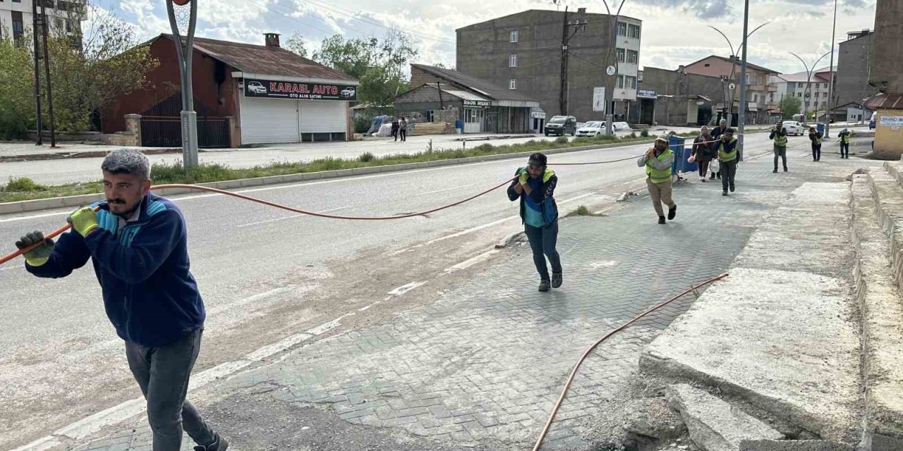 Ekipler Fiber Optik Kablosunu 2 Kilometre Taşıdılar