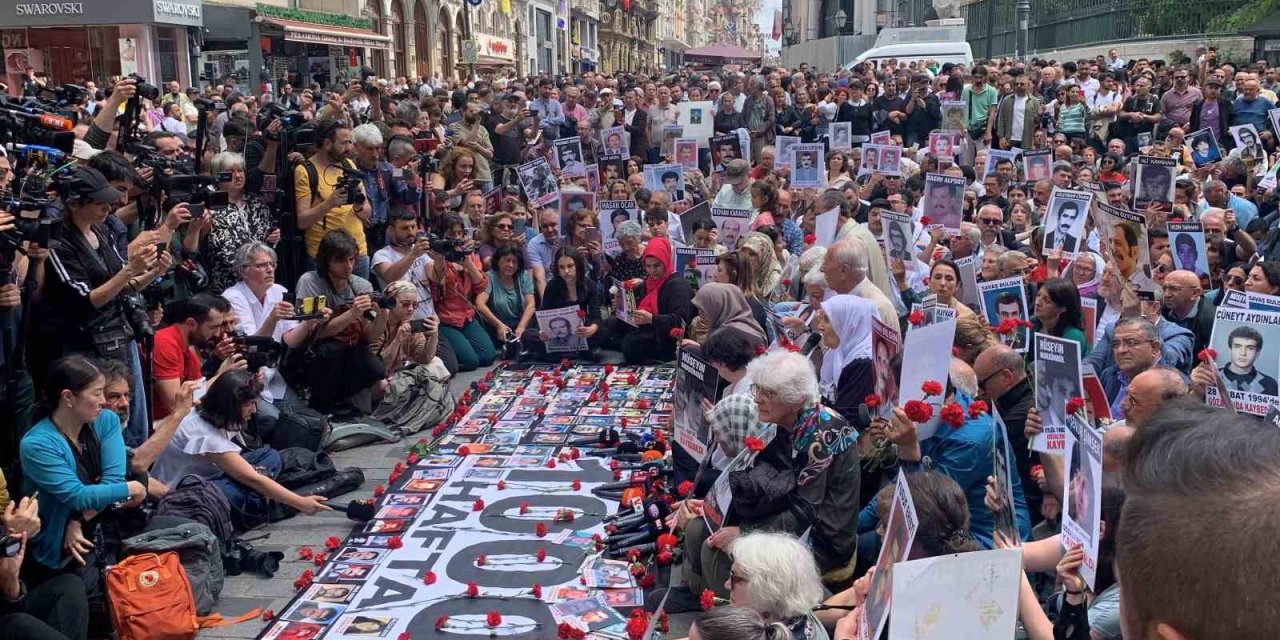 ‘Cumartesi Anneleri’ Bininci Haftada Galatasaray Meydanı’nda