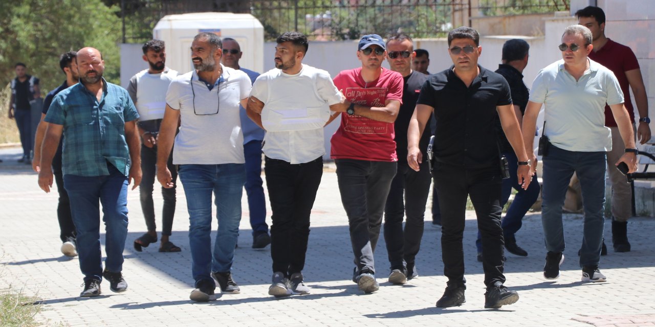 Oğlu Öldürülen Anne İle Baba Tetikçi Tutup, Katilin Kardeşini Öldürtmüş