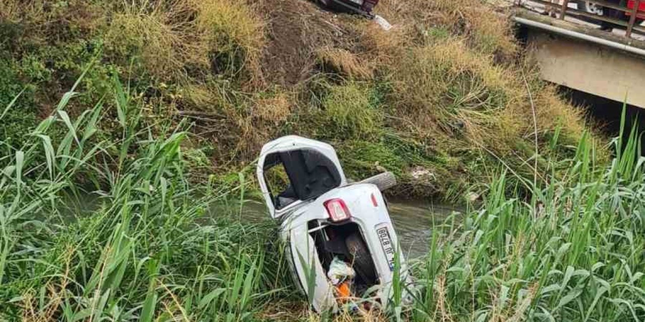 Bursa’da İki Otomobil Çarpıştı, Biri Dereye Uçtu: 5’i Ağır 8 Yaralı