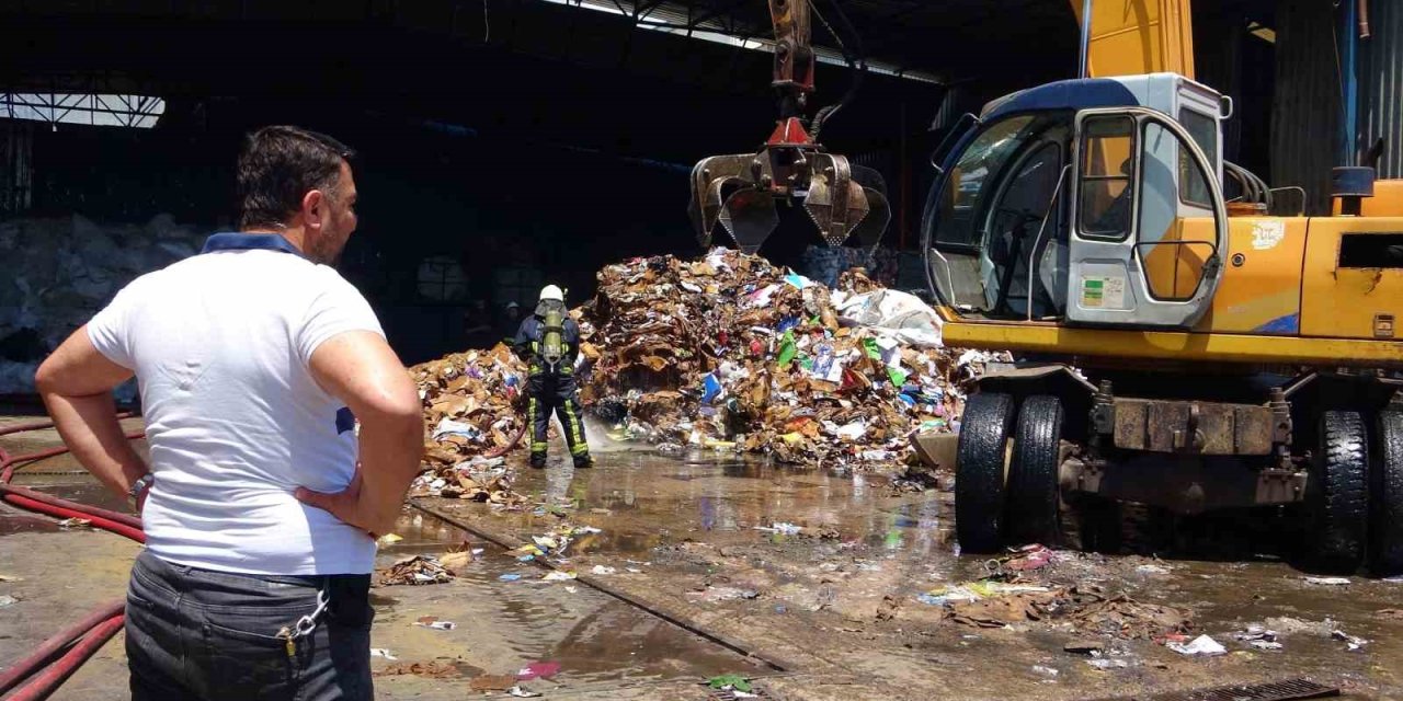 Çöpte Başlayan Yangın İki İşyerine Sıçradı