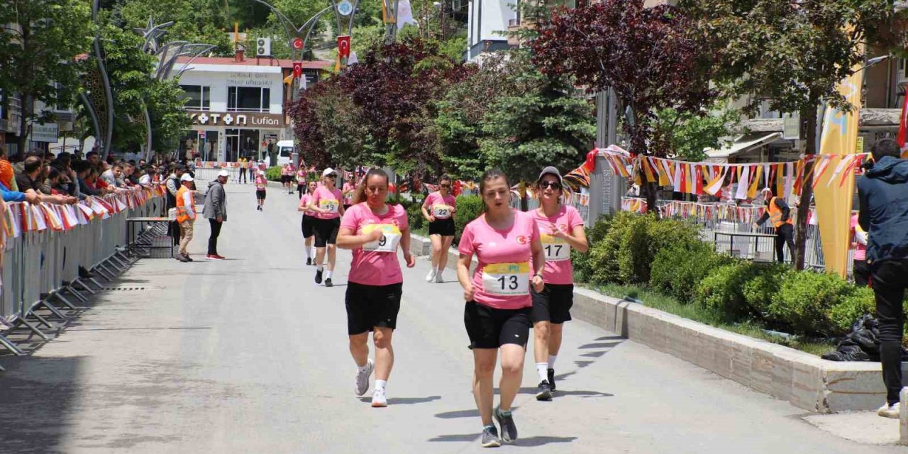 Hakkari’de Postacılar Yarıştı