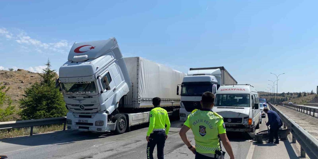 Afyonkarahisar’da Trafik Kazası: 6 Yaralı
