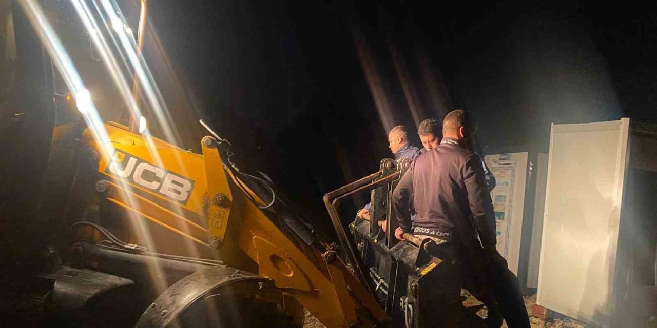 Yağışla Birlikte Mahsur Kalan 70 Vatandaşı Ekipler Kurtardı