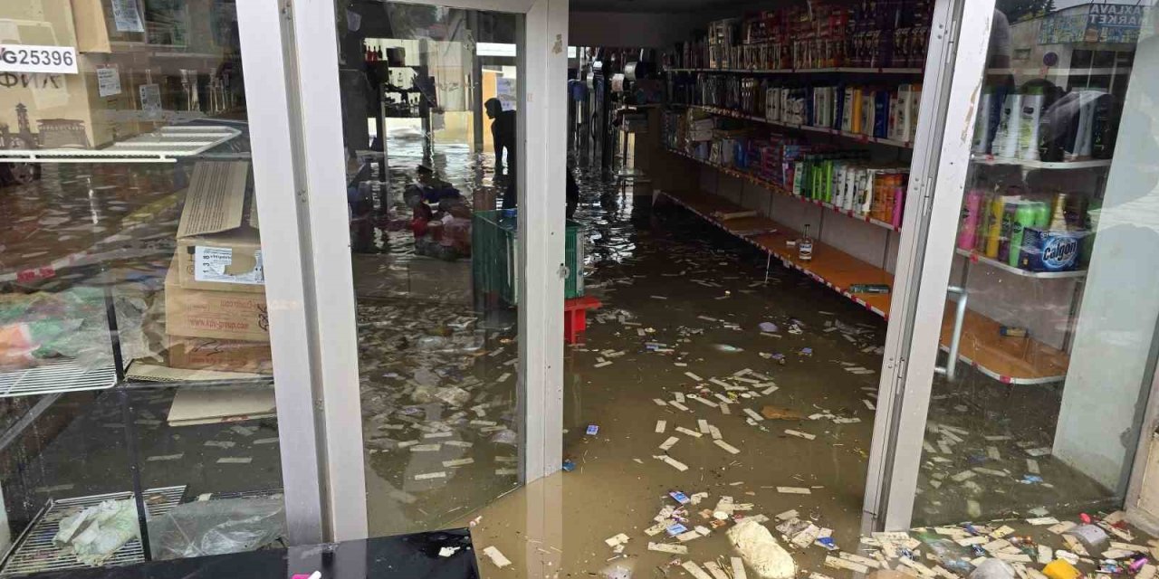 Gürcistan’ı Sel Vurdu