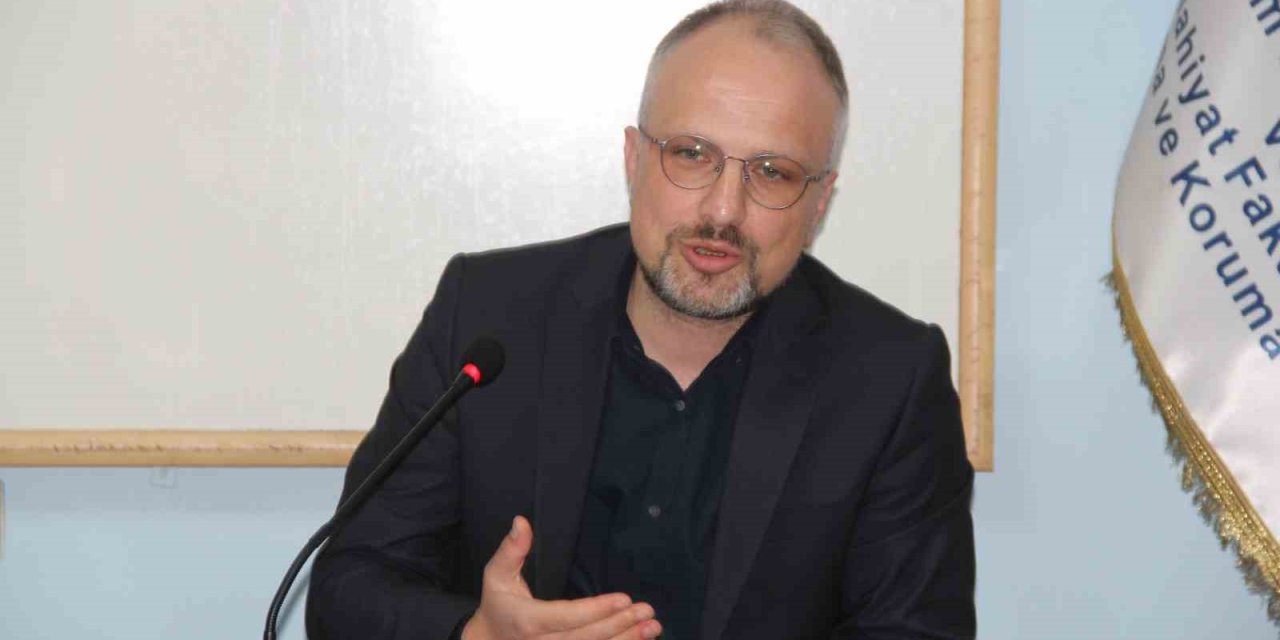 Dr. Topaloğlu: “Günümüz Sözde Deistleri Sorumluktan Kaçtığı İçin Dini Reddediyor”