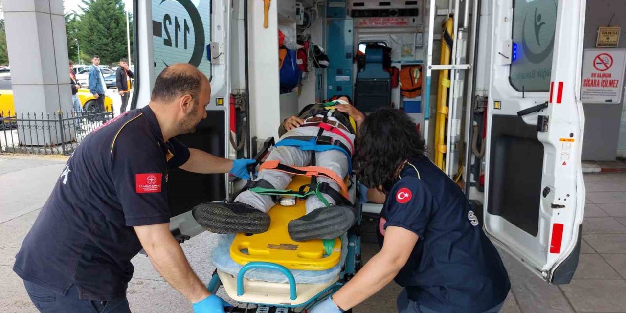 Pikniğe Giden Ailenin Patpatı Şarampole Yuvarlandı: 3 Yaralı