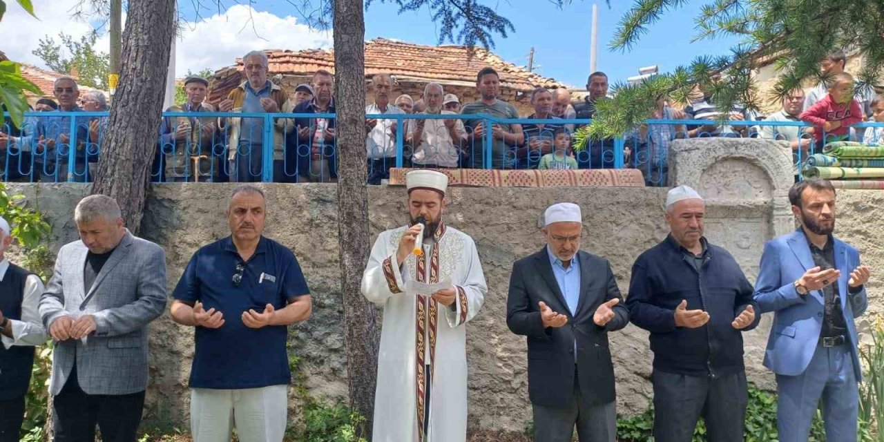 Emet Doğanlar Köyünde Hayır Yemeği Ve Yağmur Duası
