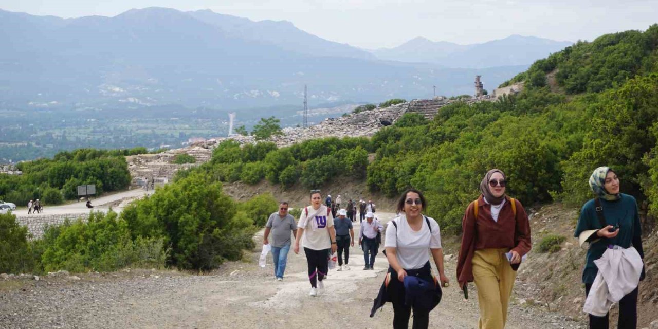 Burdur’da Dünyaca Ünlü Kibyra Antik Kenti Eteklerinde Doğa Yürüyüşü