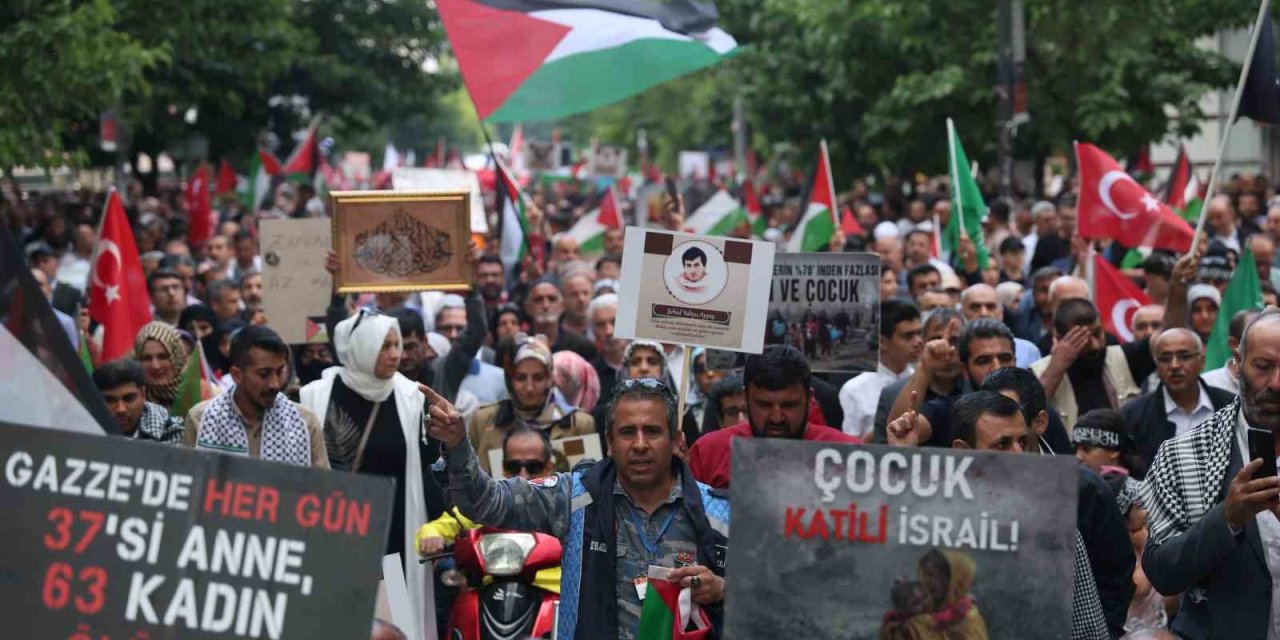 Elazığ’da Binlerce Kişi Filistin İçin Yürüdü