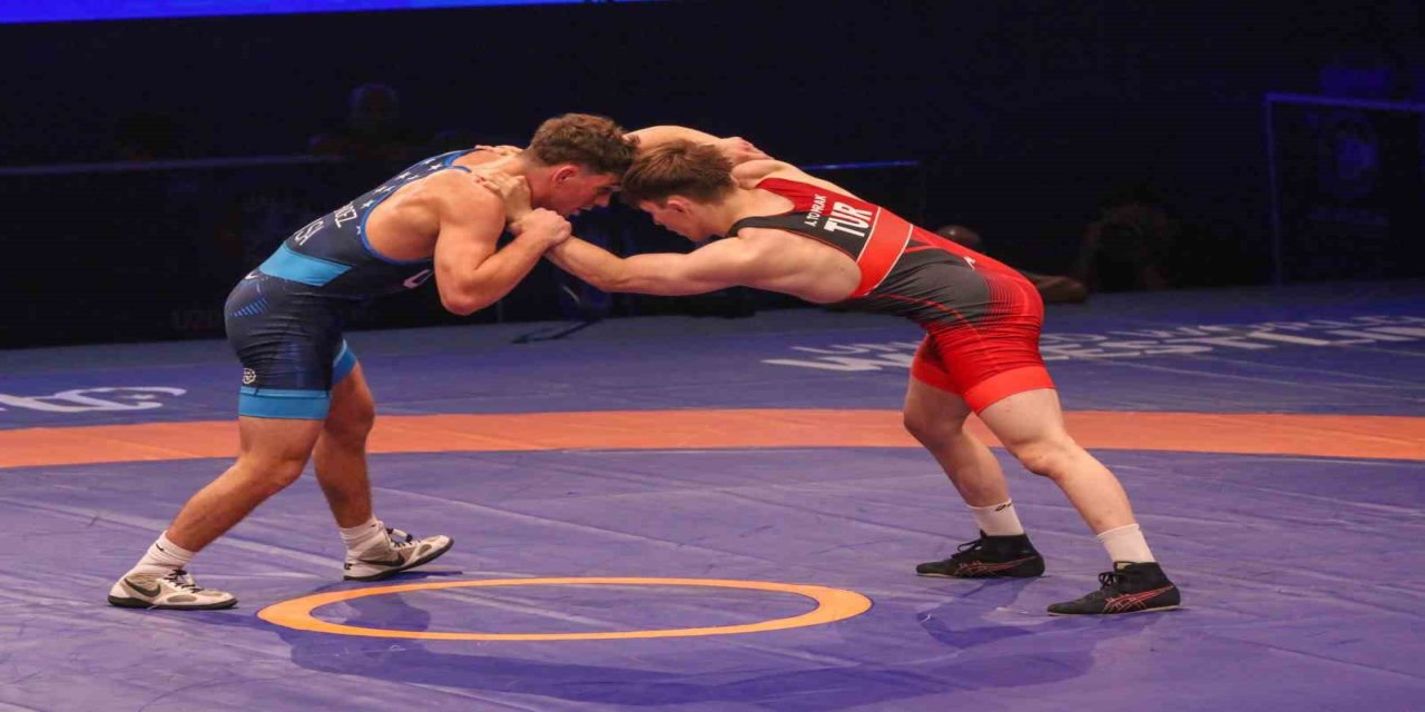 U20 Dünya Güreş Şampiyonası’nda 1 bronz, 3 repesaj müsabakası