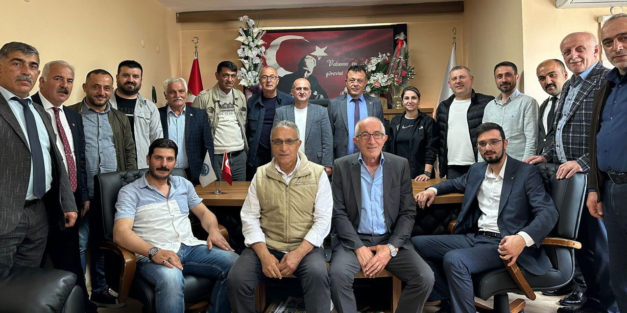 Rize Muhtarlar Derneği Başkanı Gökmen Genç, Güven Tazeledi