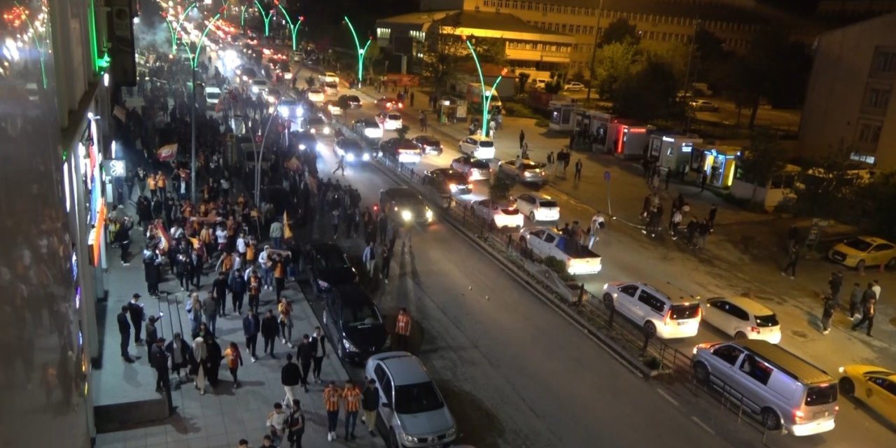Muş’ta Galatasaray’ın 24. Şampiyonluk Sevinci