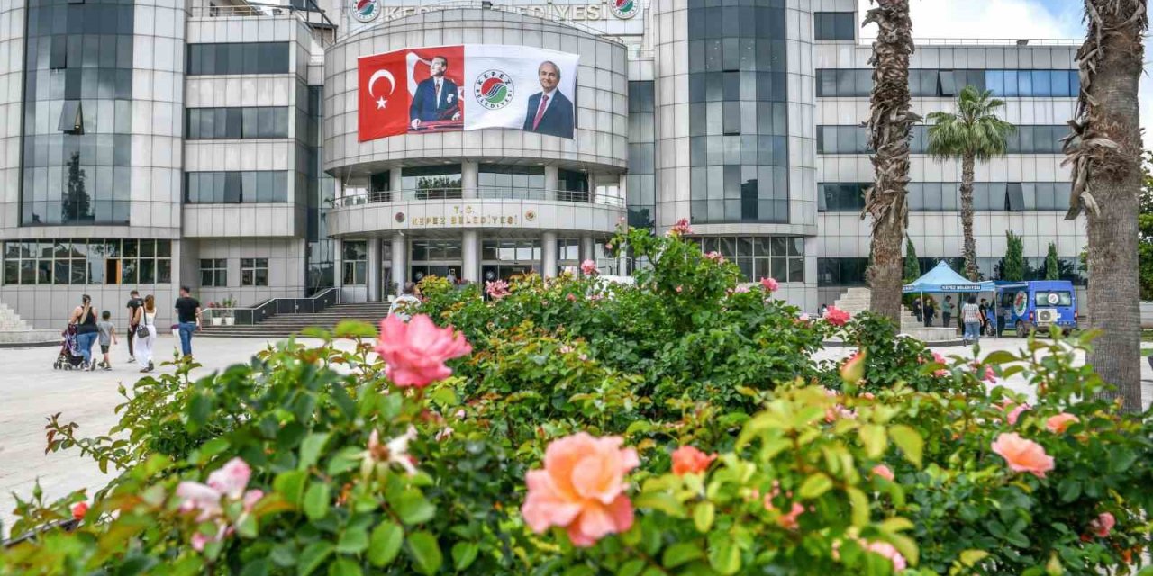 Kepez Belediyesi Atatürk Anıtı’nı Bakıma Aldı