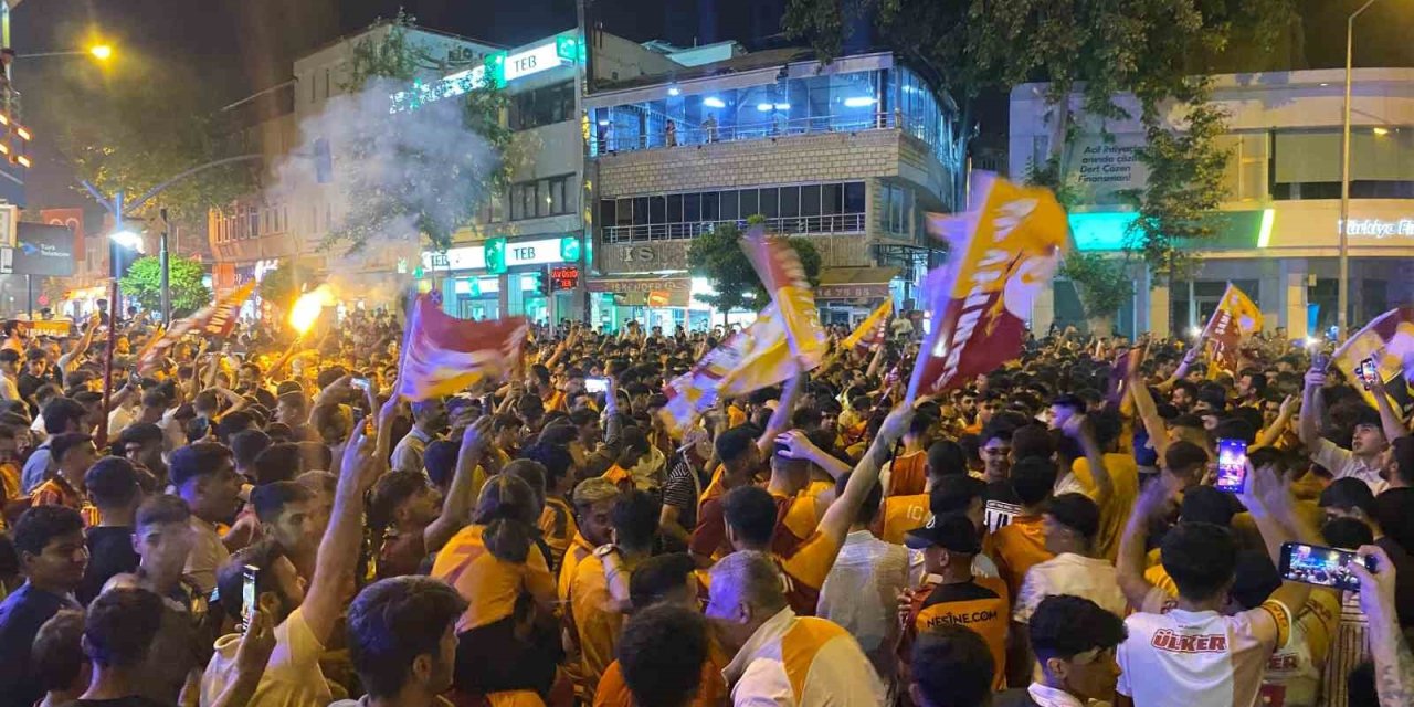 Depremzedeler Şampiyonluğu Davulla Kutladı