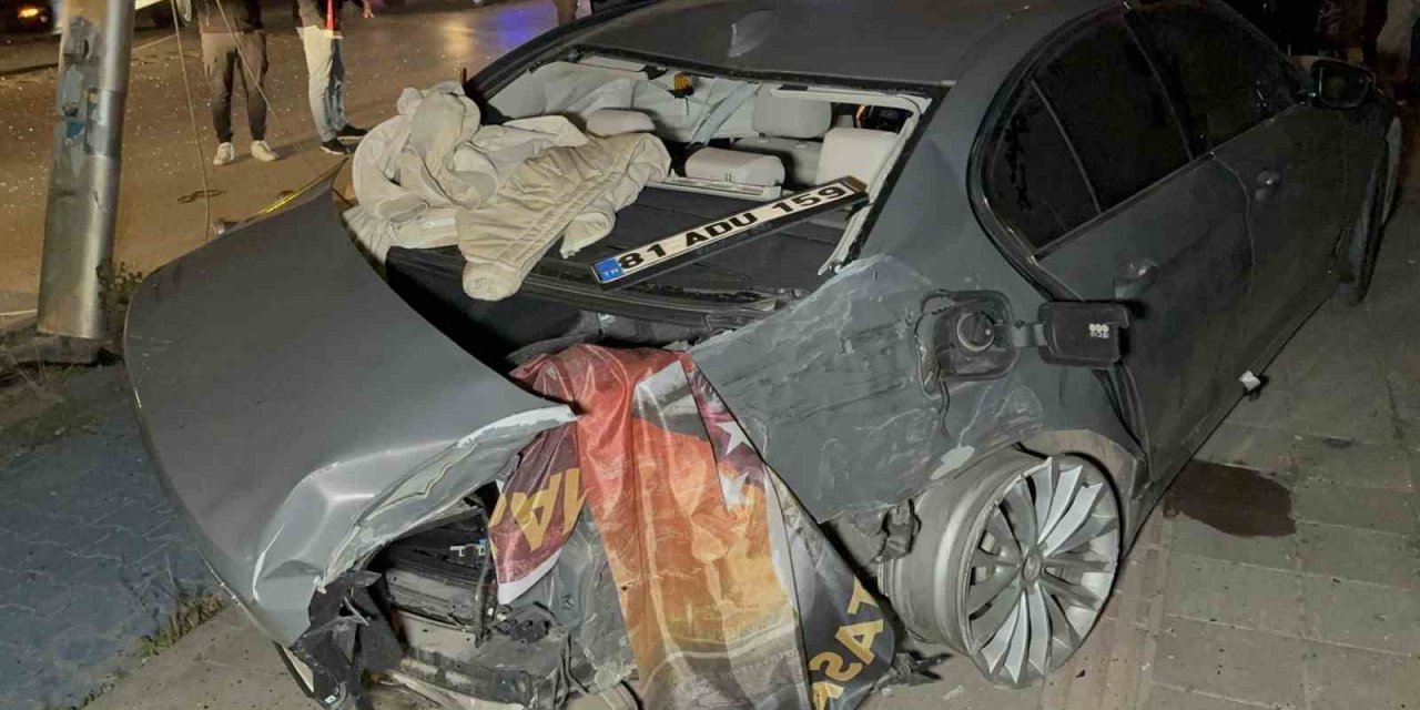 Şampiyonluk Konvoyunda Kaza: 2 Yaralı